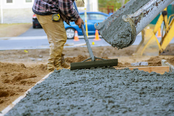 Best Concrete Pool Decks in Aurora, TX